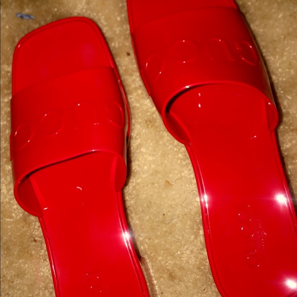 Slides come in mesh bag ❌ boxall red